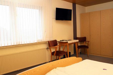 LANDGASTHOF RADEMACHER - Zimmer 6 (Standard-Doppelzimmer) mit Duschbad/WC, SAT-TV und WLAN © altais.de
