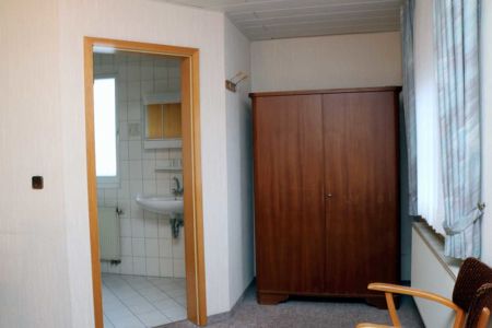 LANDGASTHOF RADEMACHER - Zimmer 4 (Standard-Doppelzimmer) mit Duschbad/WC, SAT-TV und WLAN © altais.de