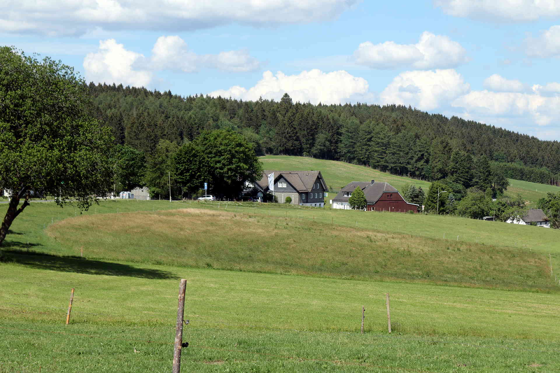 Der Landgasthof Rademacher vom "Sterl" aus gesehen © altais.de
